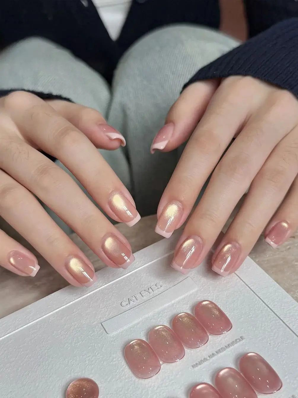 Romantic Myth Shiny Cat's Eye Nails - Nude