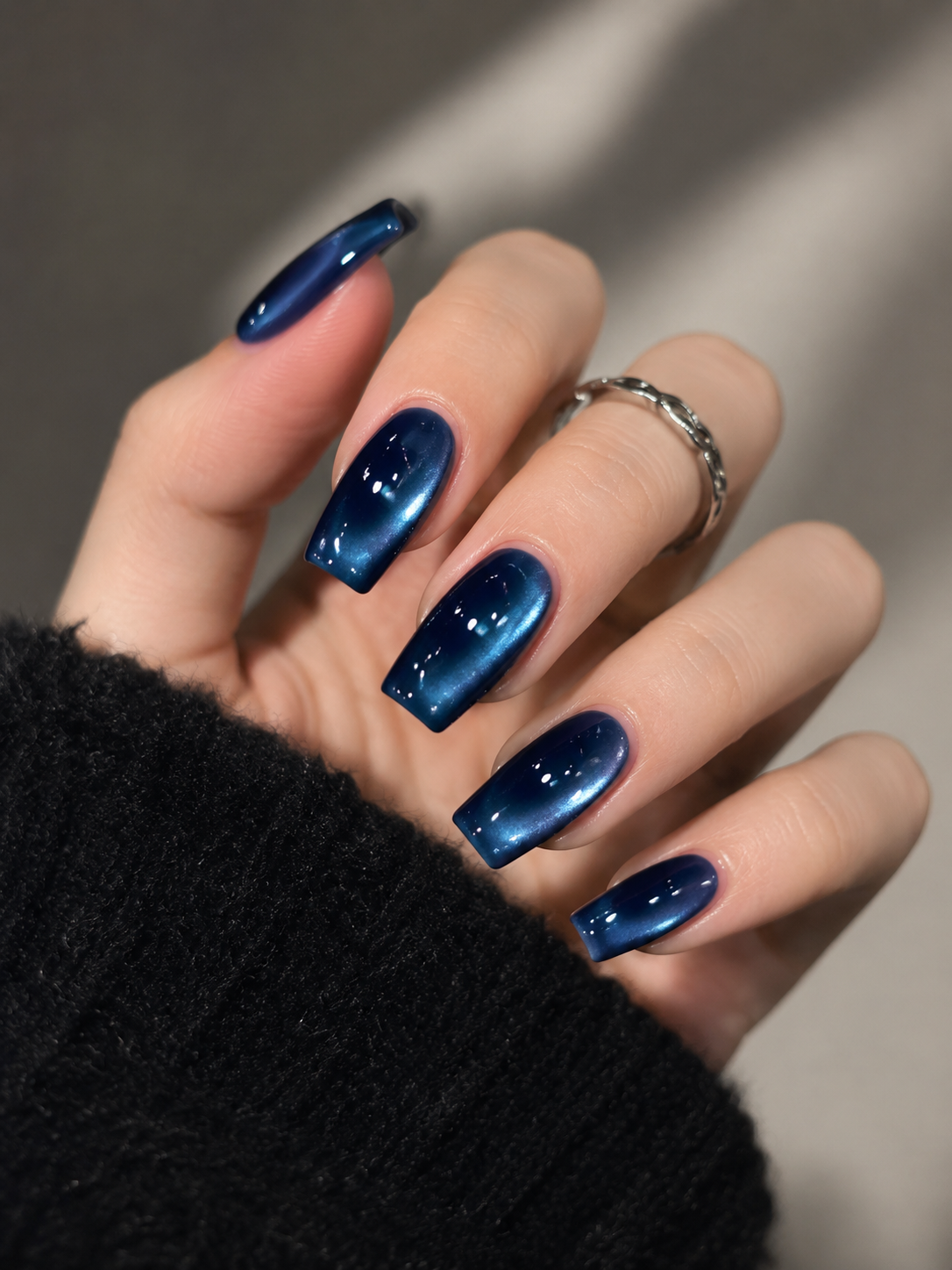 Romantic Myth Shiny Cat's Eye Nails - Blue