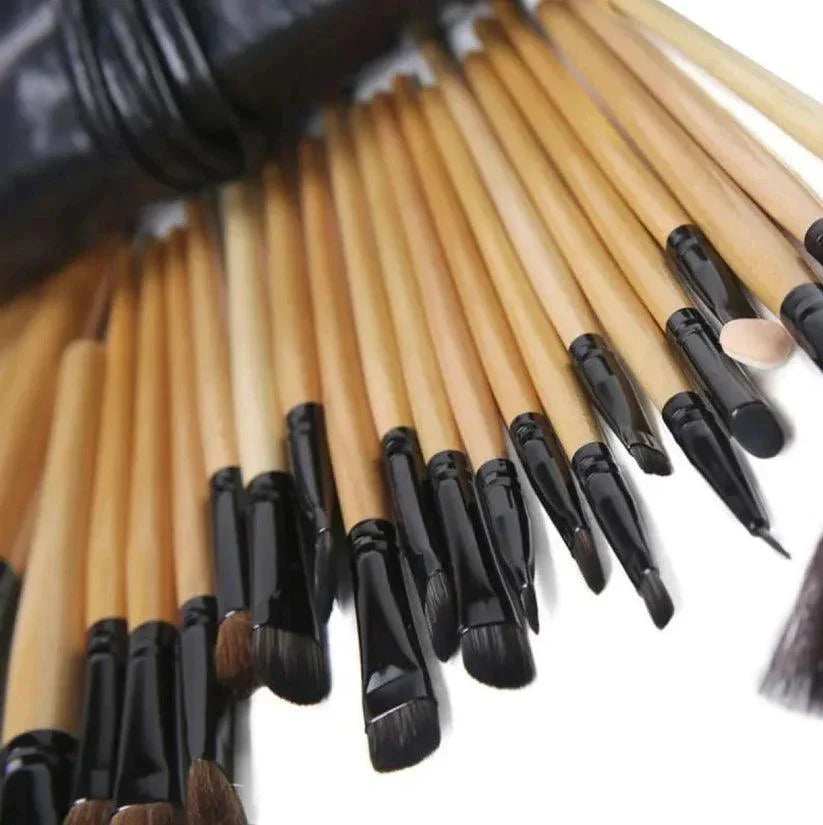 Bobi Brown 24-Piece Makeup Brush Set - Buy Online in Pakistan at Cosmia.pk