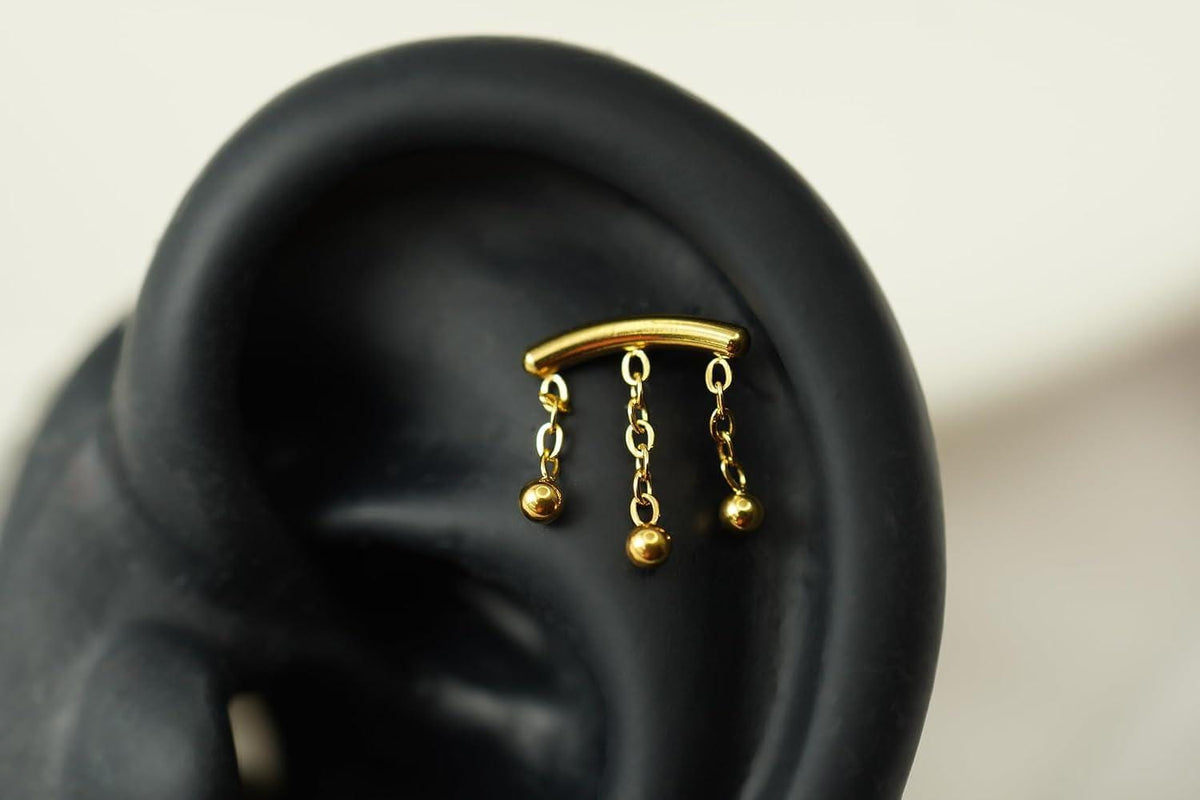 316L stainless steel gold lip stud pendant earrings with chain tassels for women - buy online in Pakistan at Cosmia.pk (photo 4 of 6)