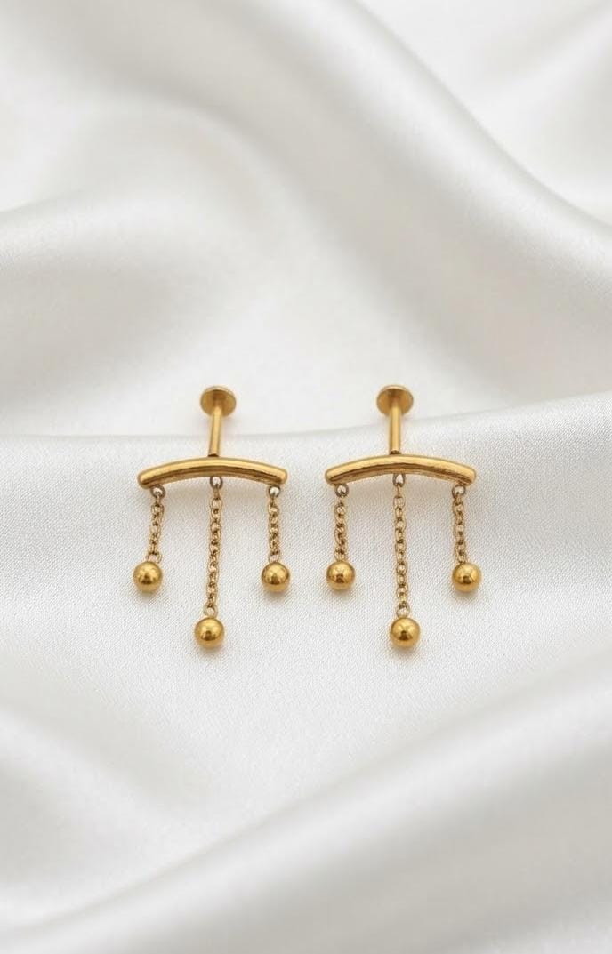 316L stainless steel gold lip stud pendant earrings with chain tassels for women - buy online in Pakistan at Cosmia.pk (photo 6 of 6)