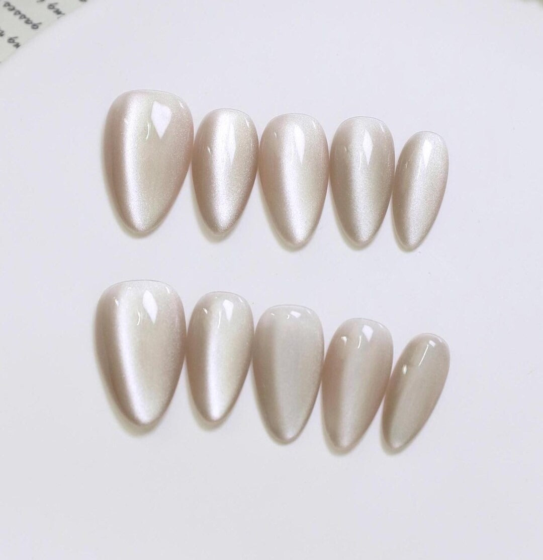 Romantic Myth Romantic Myth Cat Eye Press-On Nails - White Pearl | Buy Online in Pakistan at Cosmia.pk