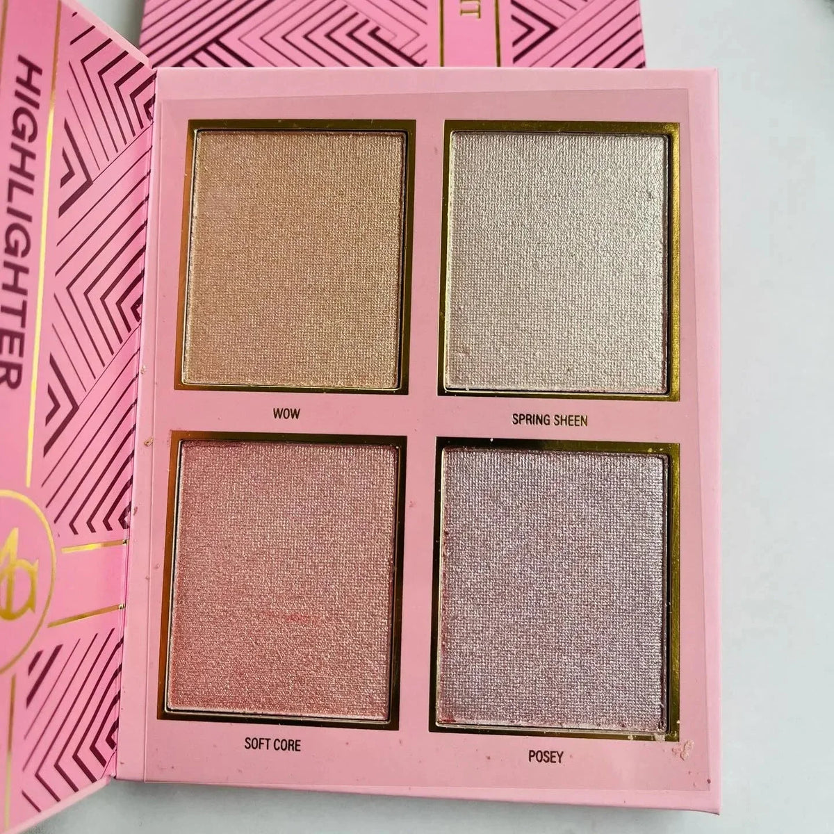 Mocallure 3 in 1 Mini Palette Notebook Eyeshadow, Highlighter & Blusher - Buy Online in Pakistan at Cosmia.pk
