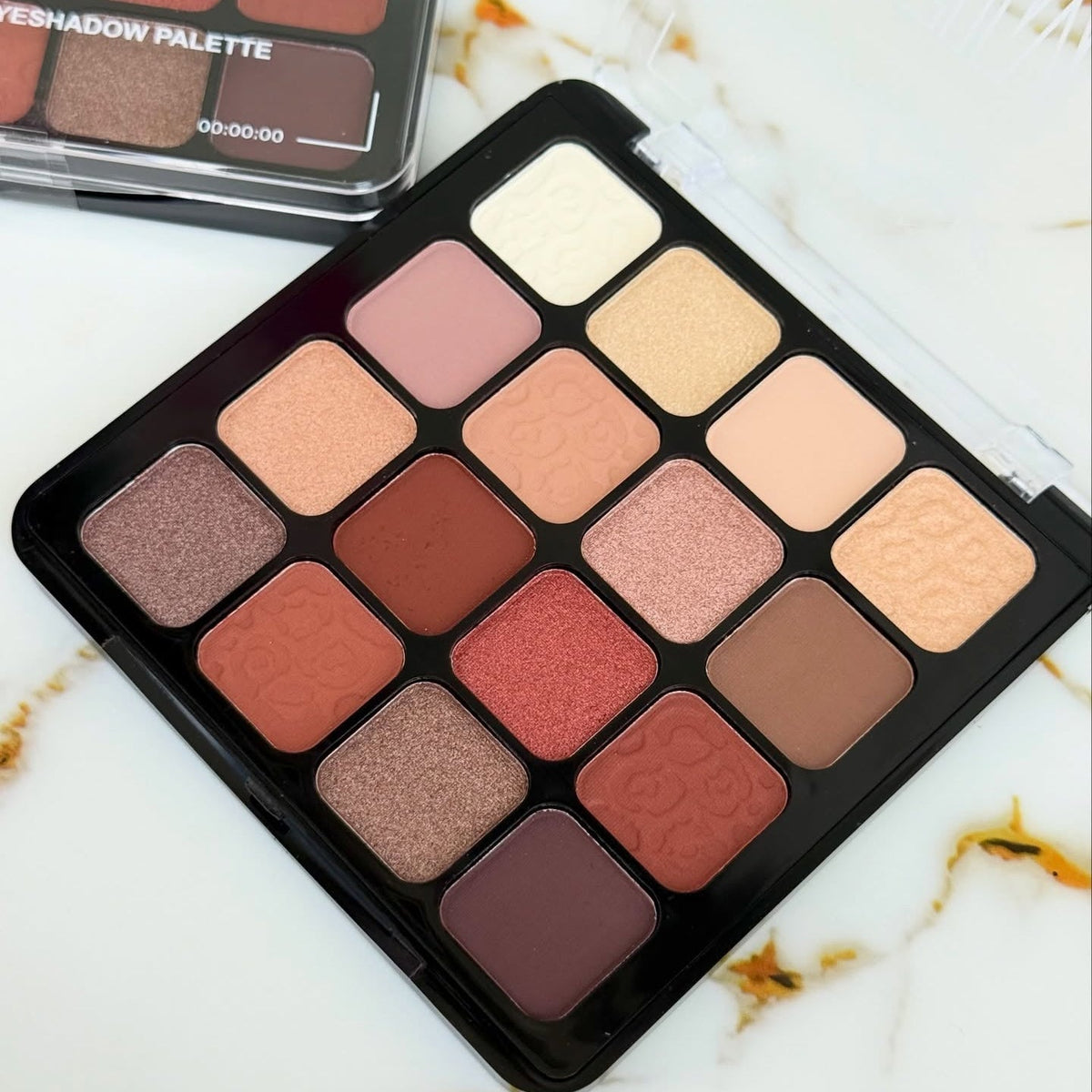 Mocallure 16-color eyeshadow palette - Ultimate Paradise Shock - Buy Online in Pakistan at Cosmia.pk