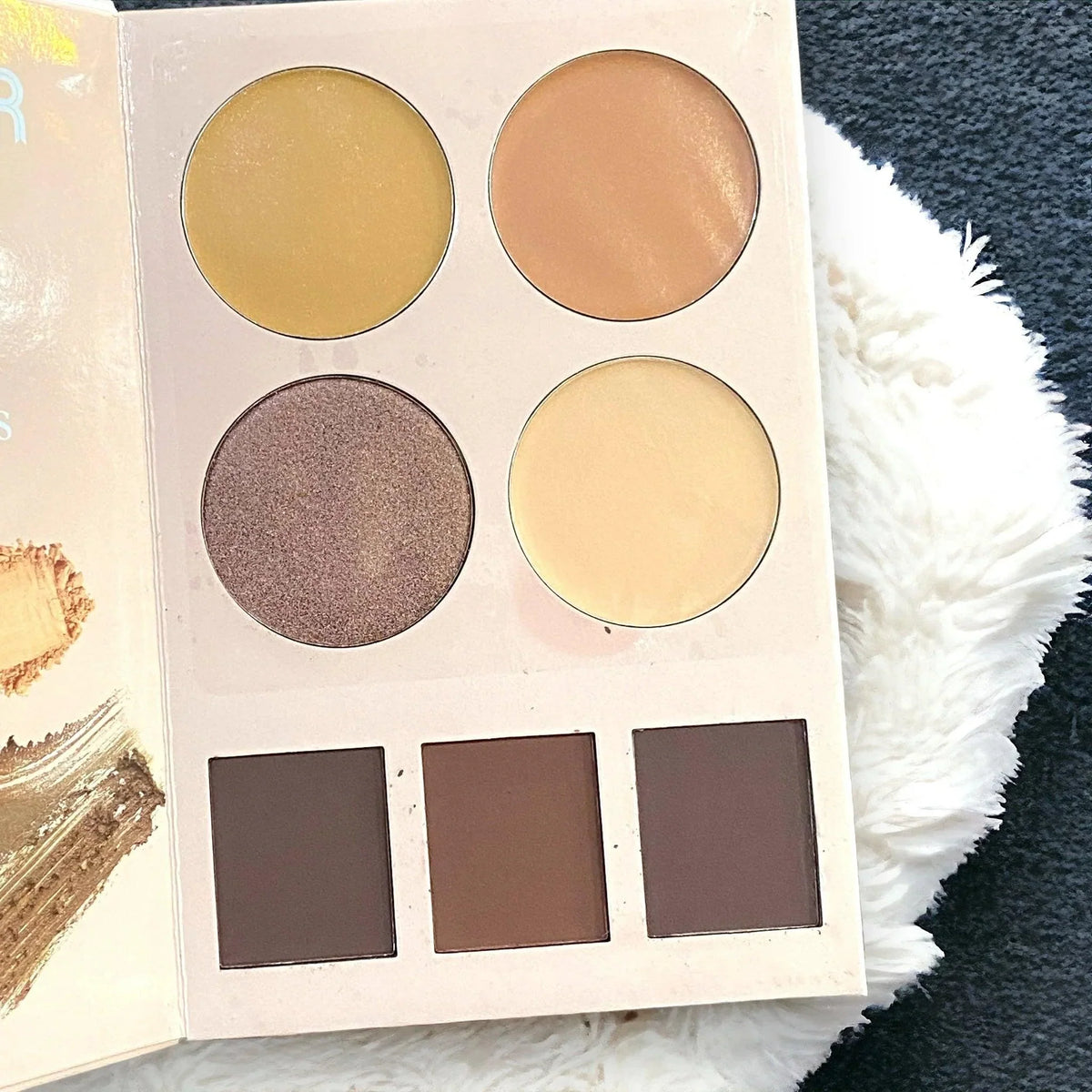 Mocallure Professional Makeup Ultimate Utopia Book Palette - Buy Online in Pakistan at Cosmia.pk