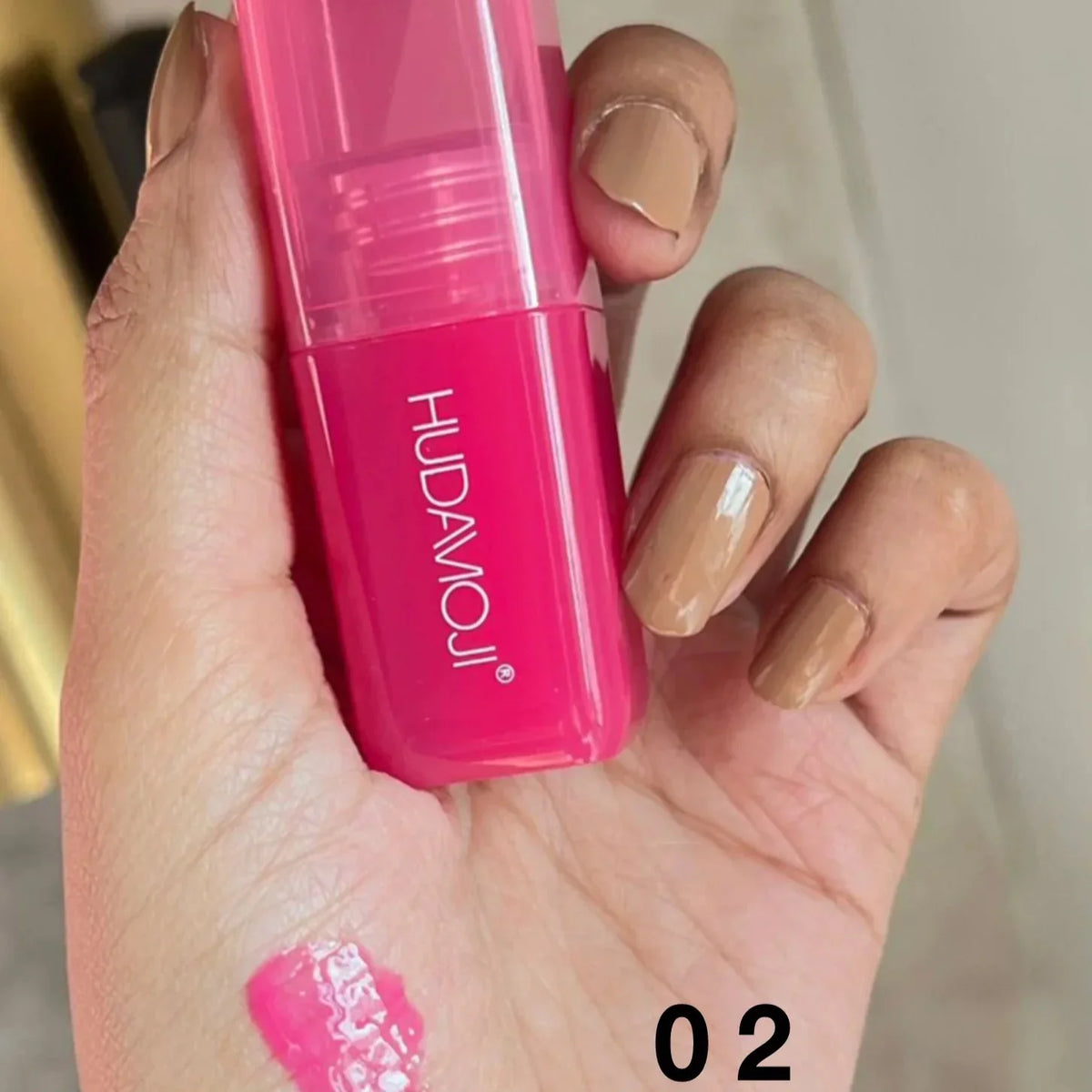Huda moji Lip Plumping Gloss - Buy Online in Pakistan at Cosmia.pk