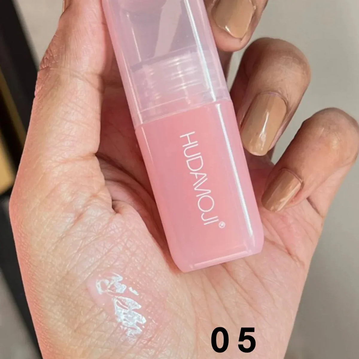 Huda moji Lip Plumping Gloss - Buy Online in Pakistan at Cosmia.pk