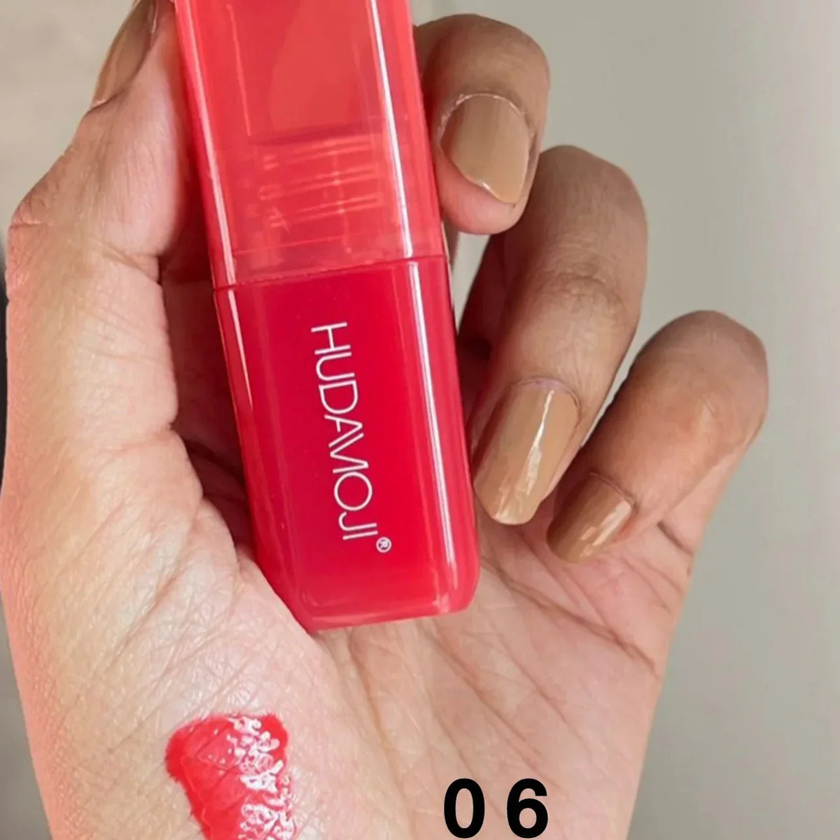 Huda moji Lip Plumping Gloss - Buy Online in Pakistan at Cosmia.pk