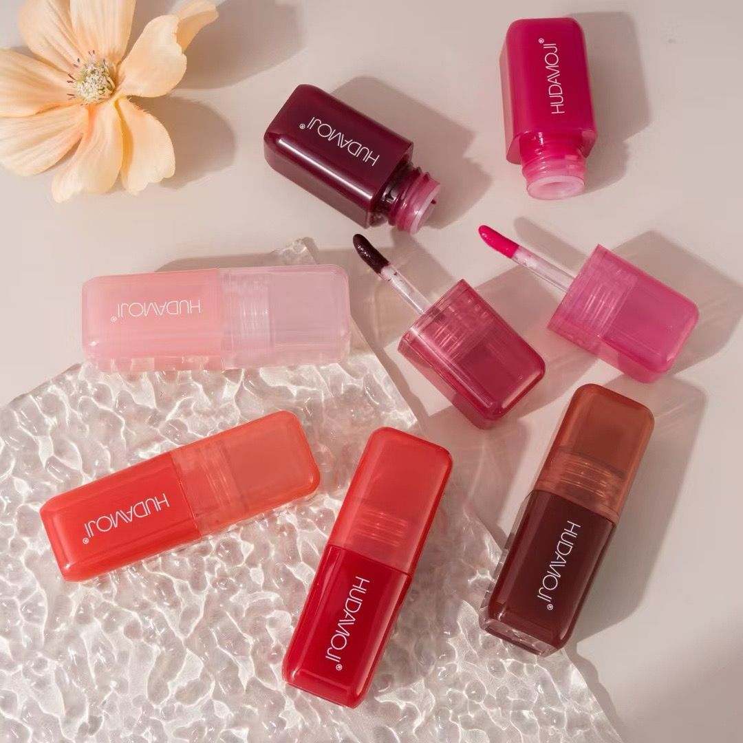 Huda moji Lip Plumping Gloss - Buy Online in Pakistan at Cosmia.pk