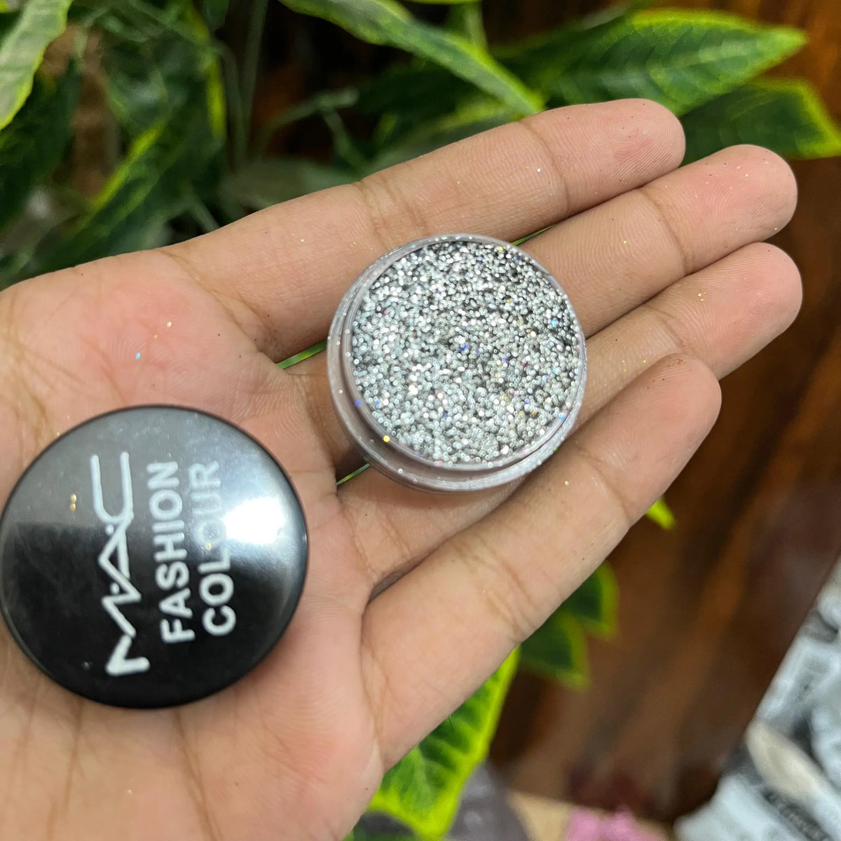 MAC Glitter Eyeshadow – Dazzling Sparkle & Intense Pigmentation - Buy Online in Pakistan at Cosmia.pk