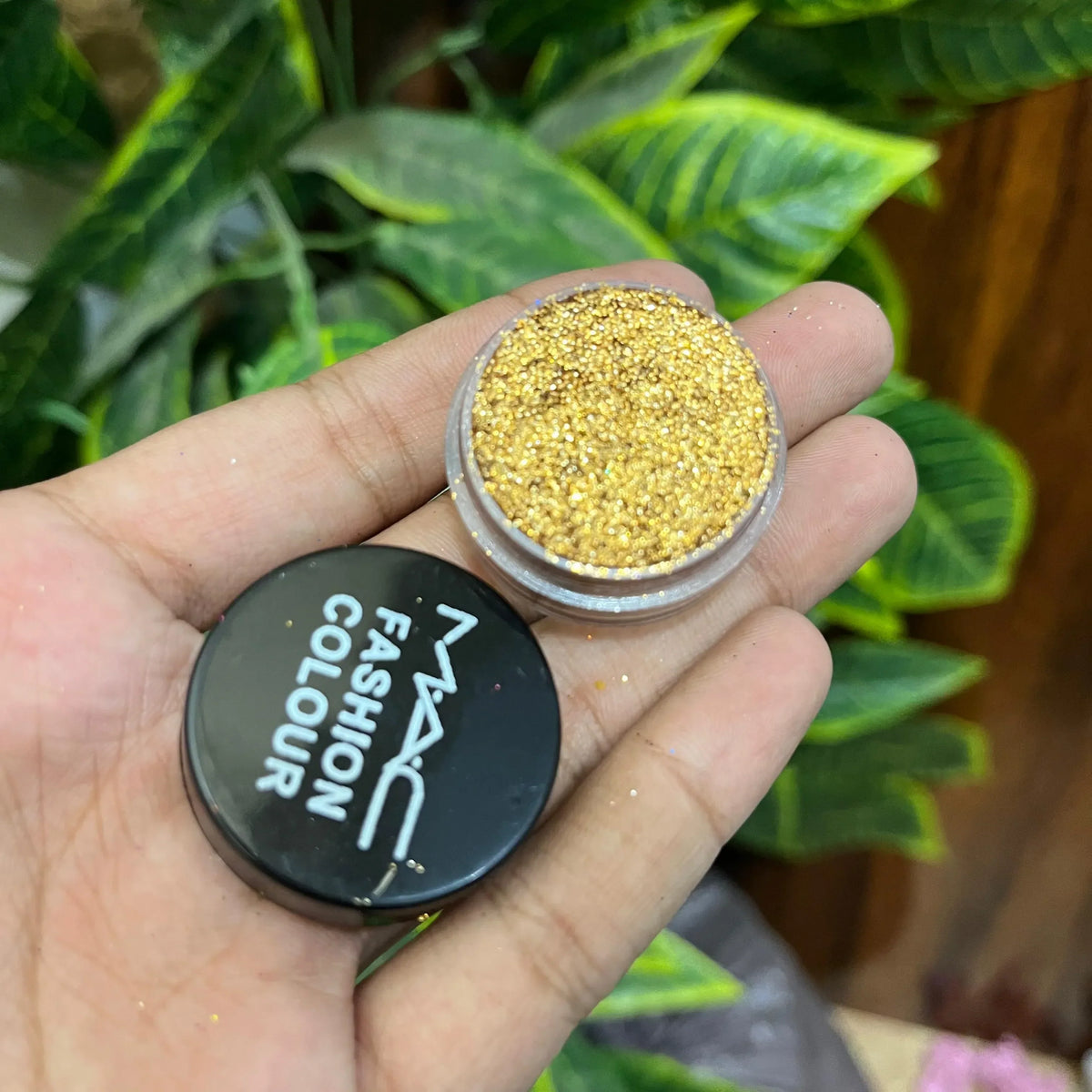 MAC Glitter Eyeshadow – Dazzling Sparkle & Intense Pigmentation - Buy Online in Pakistan at Cosmia.pk