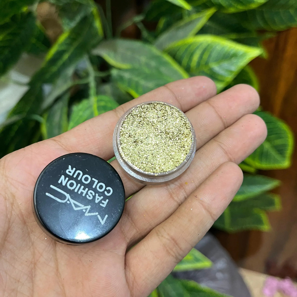MAC Glitter Eyeshadow – Dazzling Sparkle & Intense Pigmentation - Buy Online in Pakistan at Cosmia.pk