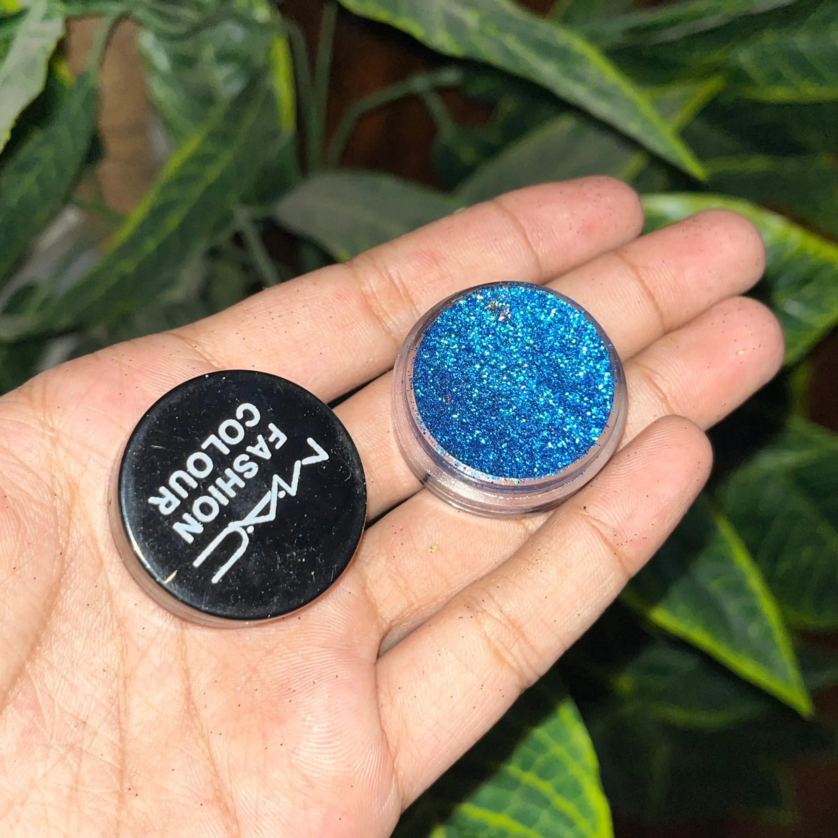 MAC Glitter Eyeshadow – Dazzling Sparkle & Intense Pigmentation - Buy Online in Pakistan at Cosmia.pk