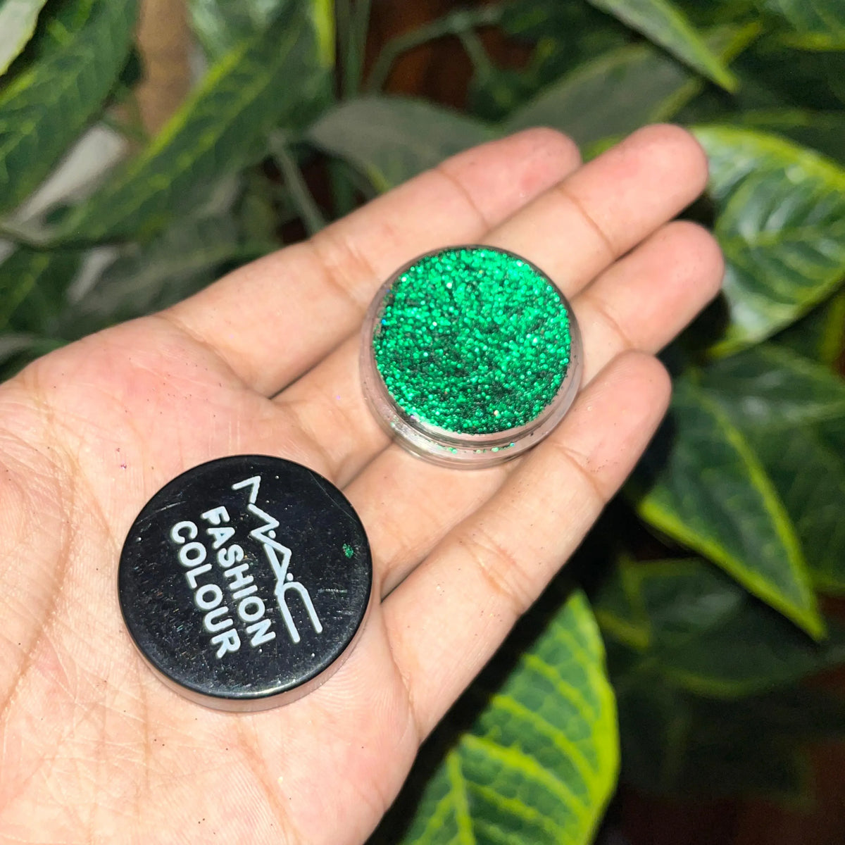 MAC Glitter Eyeshadow – Dazzling Sparkle & Intense Pigmentation - Buy Online in Pakistan at Cosmia.pk