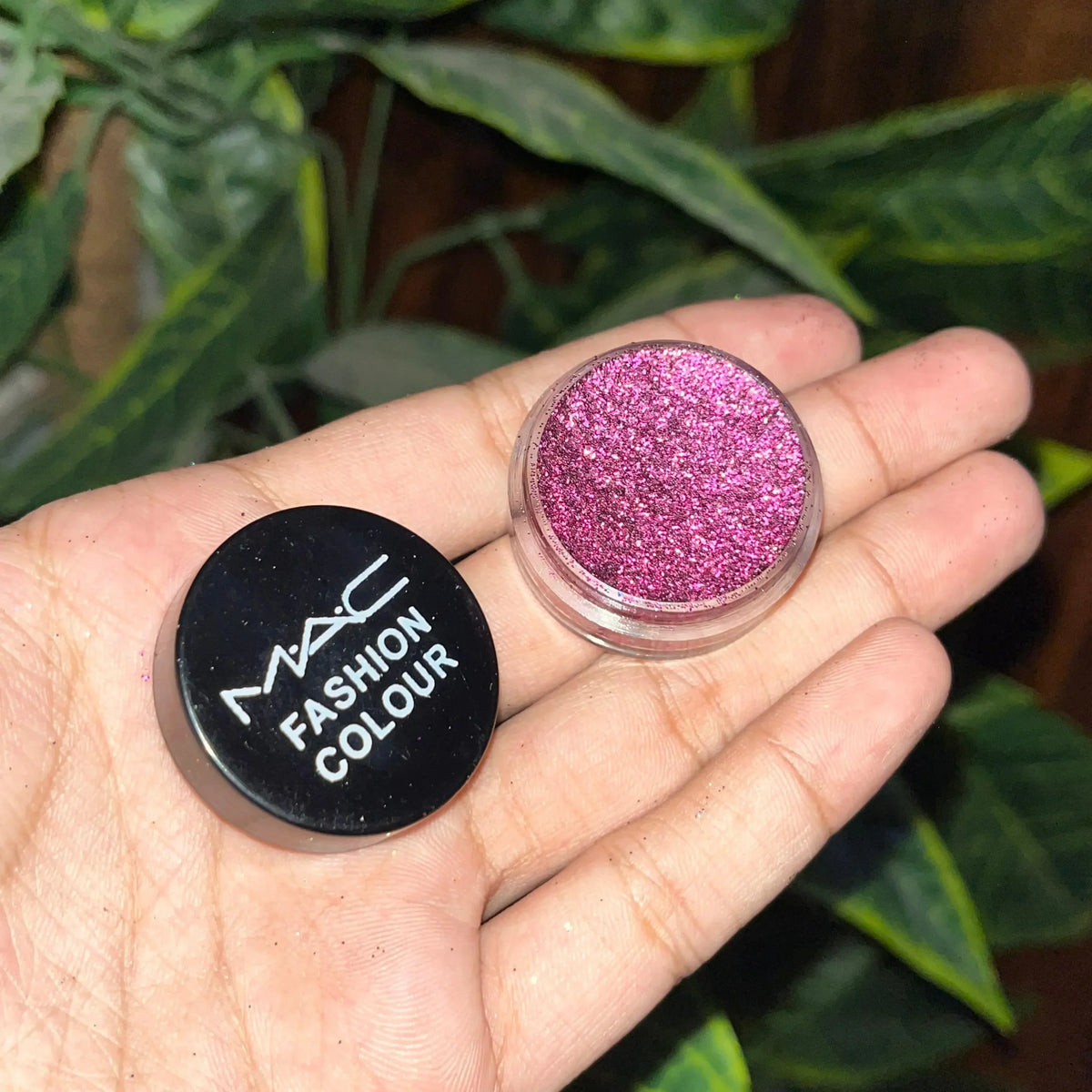 MAC Glitter Eyeshadow – Dazzling Sparkle & Intense Pigmentation - Buy Online in Pakistan at Cosmia.pk