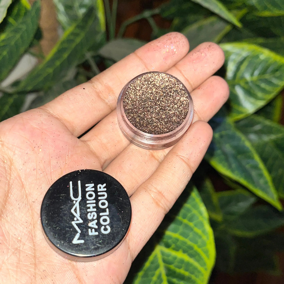MAC Glitter Eyeshadow – Dazzling Sparkle & Intense Pigmentation - Buy Online in Pakistan at Cosmia.pk