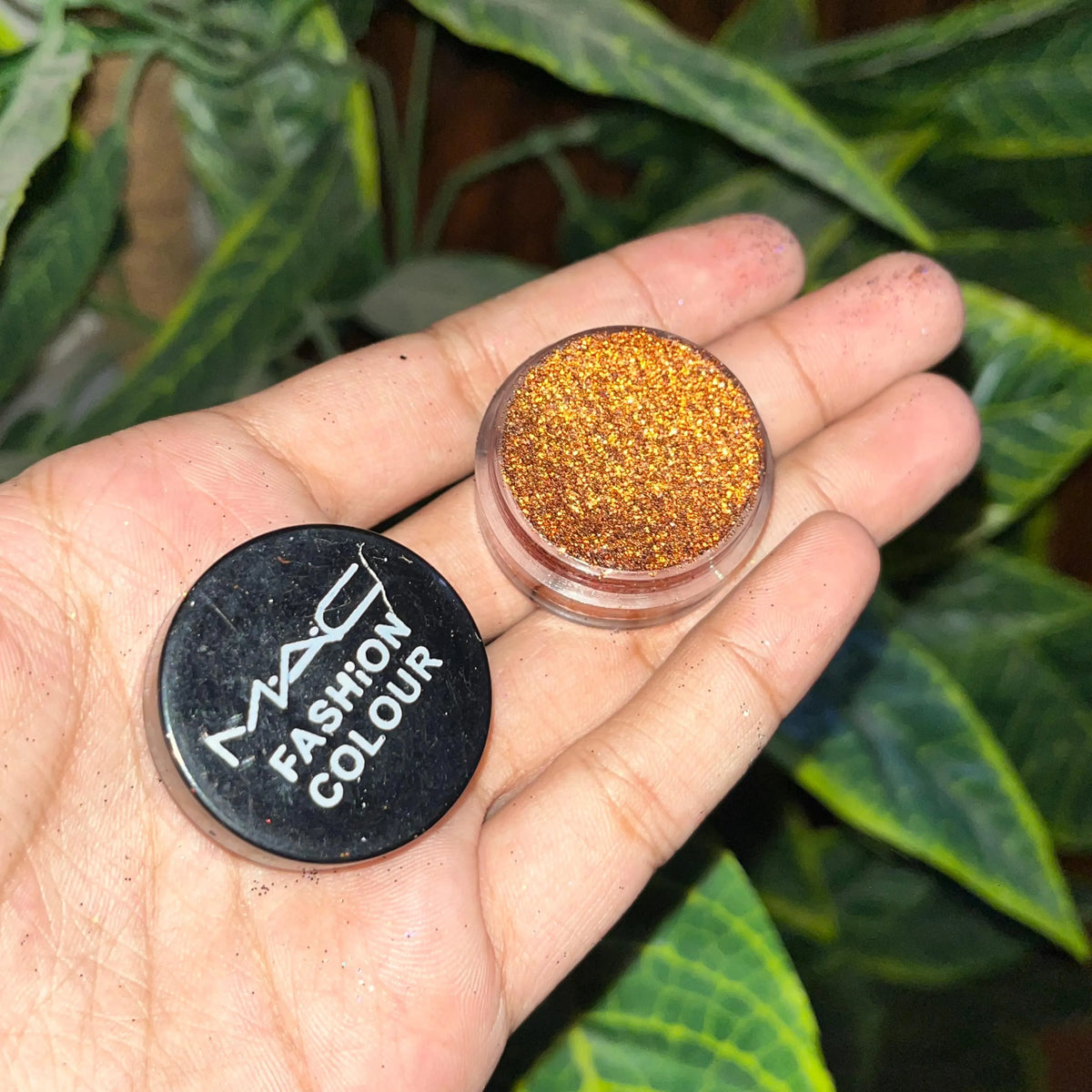 MAC Glitter Eyeshadow – Dazzling Sparkle & Intense Pigmentation - Buy Online in Pakistan at Cosmia.pk