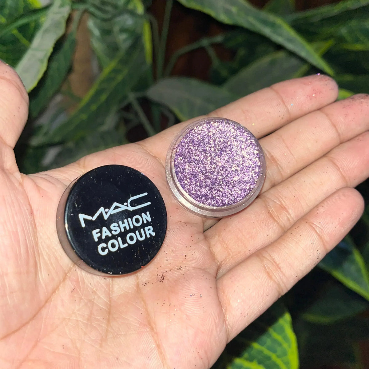 MAC Glitter Eyeshadow – Dazzling Sparkle & Intense Pigmentation - Buy Online in Pakistan at Cosmia.pk