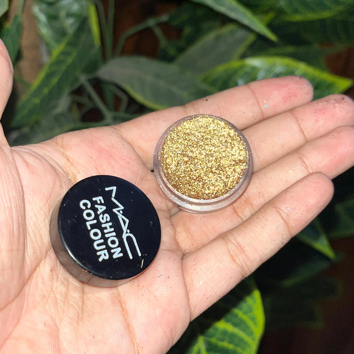 MAC Glitter Eyeshadow – Dazzling Sparkle & Intense Pigmentation - Buy Online in Pakistan at Cosmia.pk