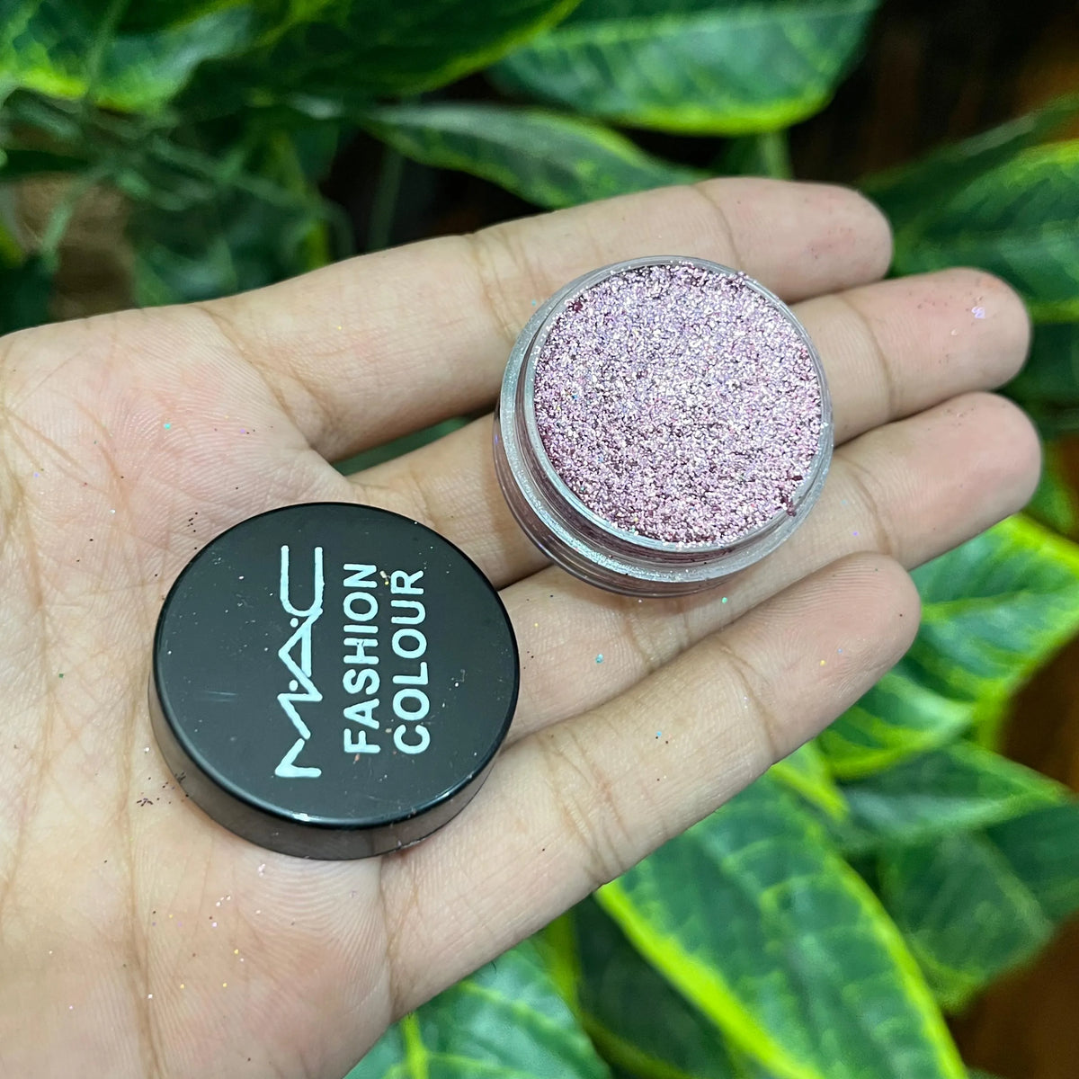 MAC Glitter Eyeshadow – Dazzling Sparkle & Intense Pigmentation - Buy Online in Pakistan at Cosmia.pk