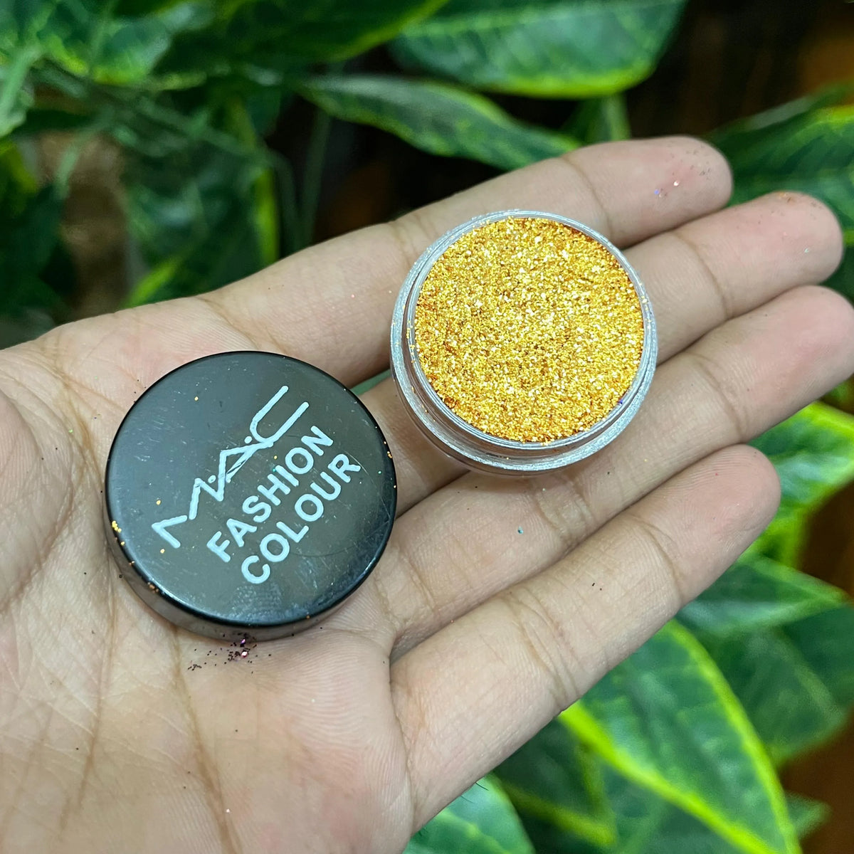 MAC Glitter Eyeshadow – Dazzling Sparkle & Intense Pigmentation - Buy Online in Pakistan at Cosmia.pk