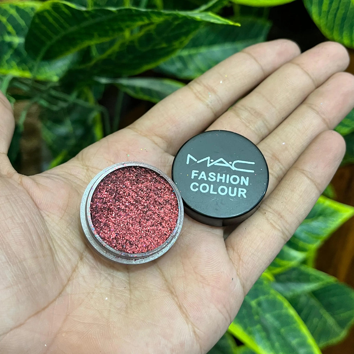 MAC Glitter Eyeshadow – Dazzling Sparkle & Intense Pigmentation - Buy Online in Pakistan at Cosmia.pk