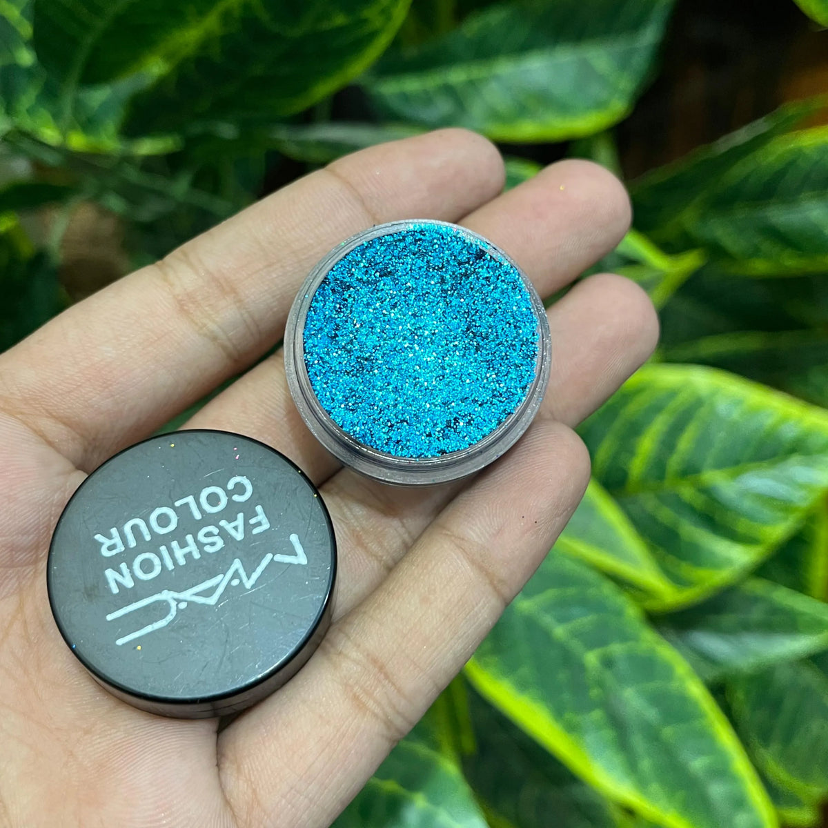 MAC Glitter Eyeshadow – Dazzling Sparkle & Intense Pigmentation - Buy Online in Pakistan at Cosmia.pk