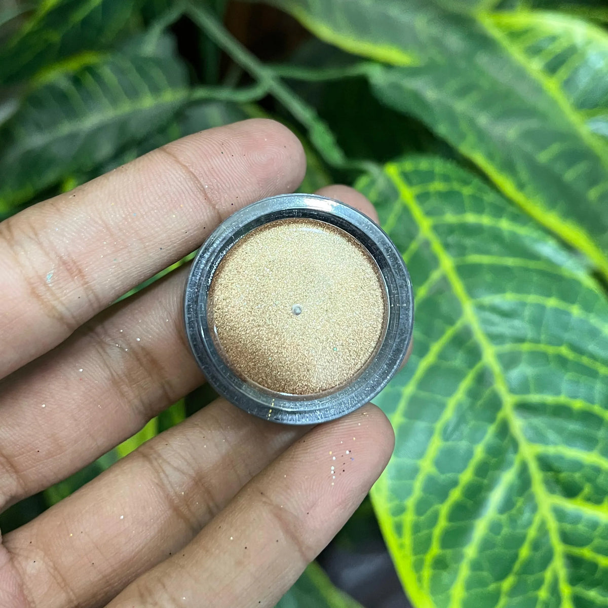 MAC Shimmer Eye Paint – Intense Shine & Bold Color - Buy Online in Pakistan at Cosmia.pk