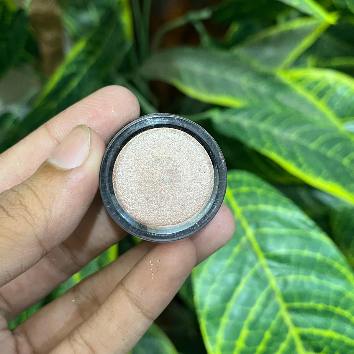 MAC Shimmer Eye Paint – Intense Shine & Bold Color - Buy Online in Pakistan at Cosmia.pk