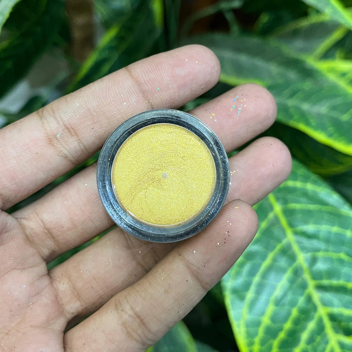 MAC Shimmer Eye Paint – Intense Shine & Bold Color - Buy Online in Pakistan at Cosmia.pk