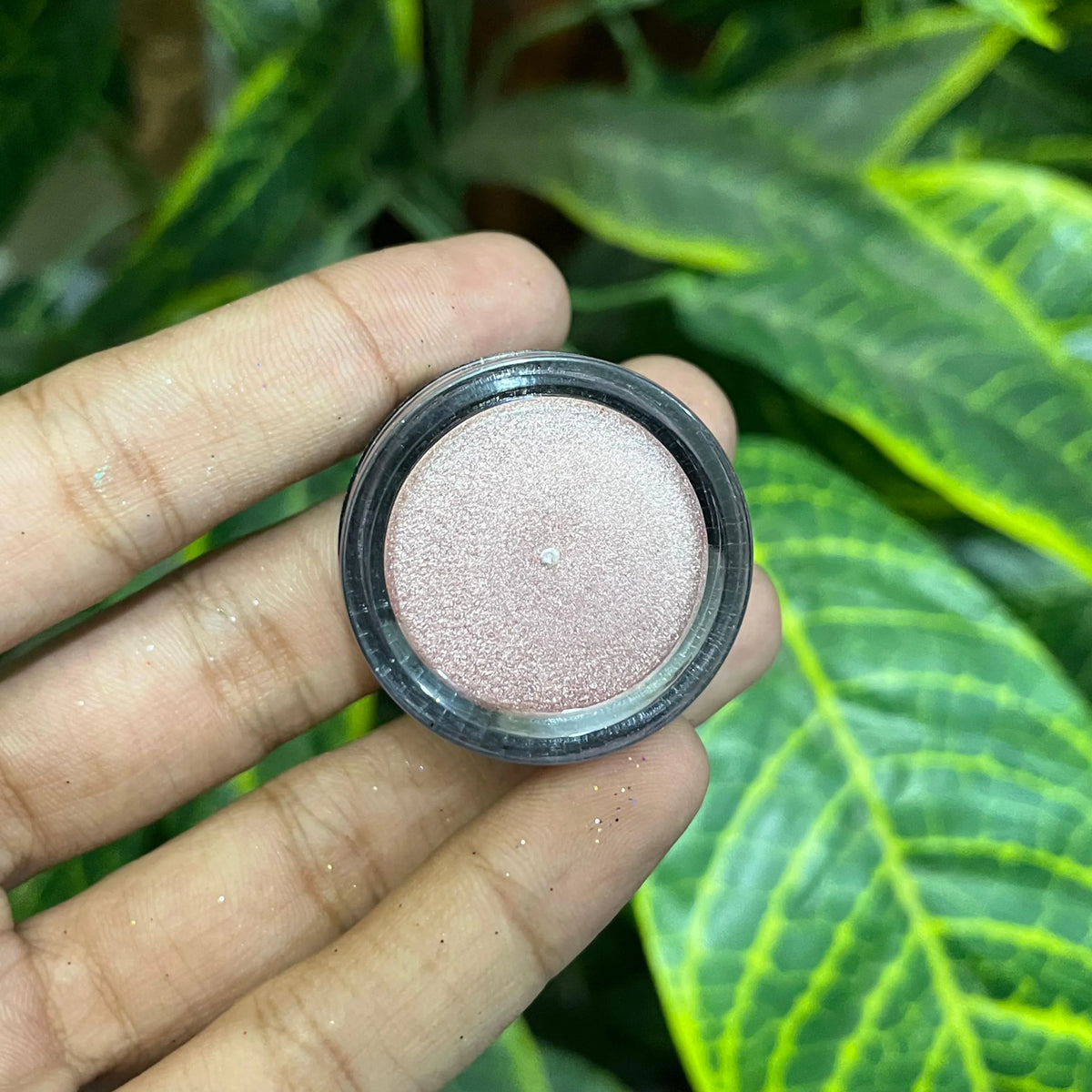 MAC Shimmer Eye Paint – Intense Shine & Bold Color - Buy Online in Pakistan at Cosmia.pk