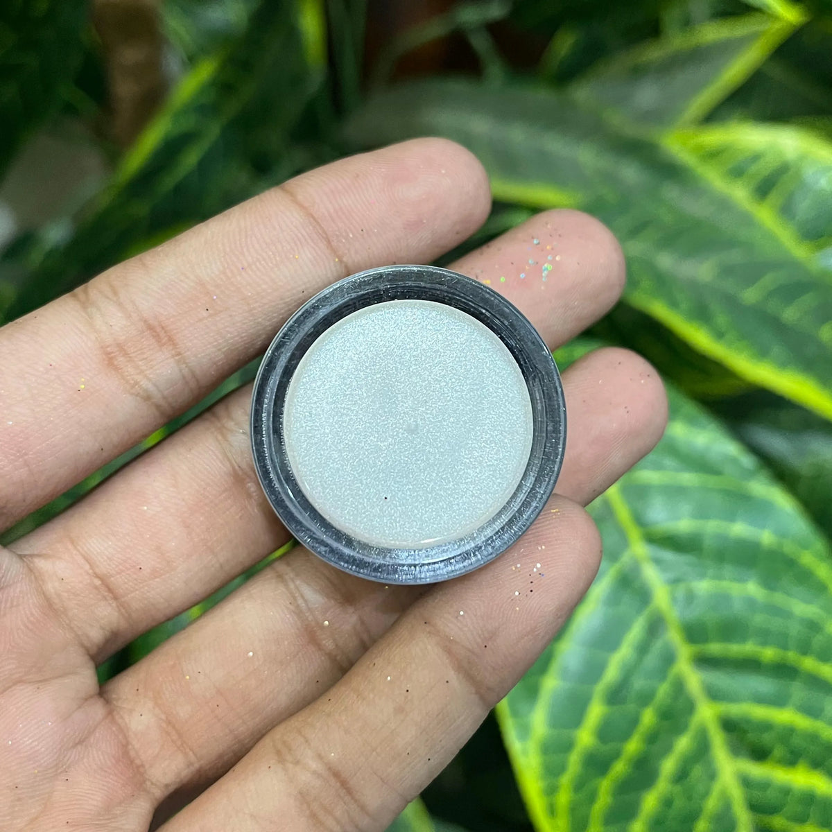 MAC Shimmer Eye Paint – Intense Shine & Bold Color - Buy Online in Pakistan at Cosmia.pk