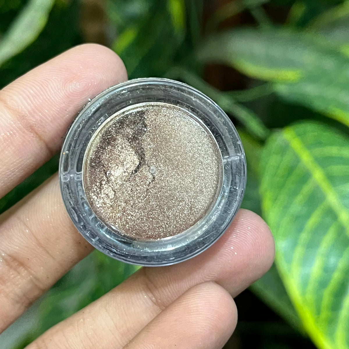 MAC Dust Eyeshadow - Buy Online in Pakistan at Cosmia.pk