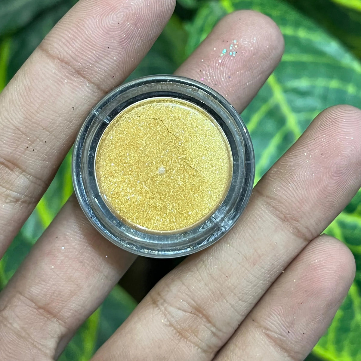 MAC Dust Eyeshadow - Buy Online in Pakistan at Cosmia.pk