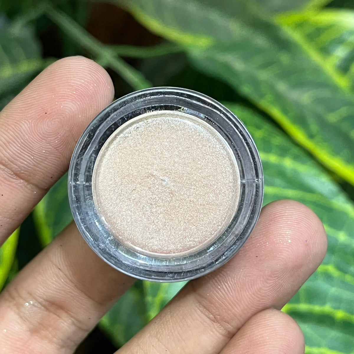 MAC Dust Eyeshadow - Buy Online in Pakistan at Cosmia.pk