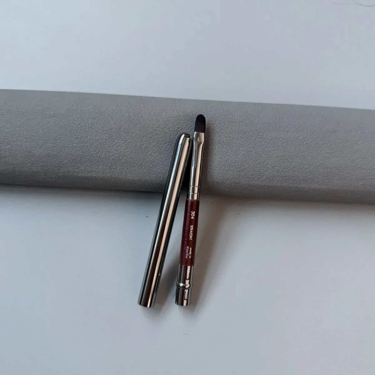 MUF304 Concealer Lip Brush with Wood Handle & Aluminium Tube - Buy Online in Pakistan at Cosmia.pk