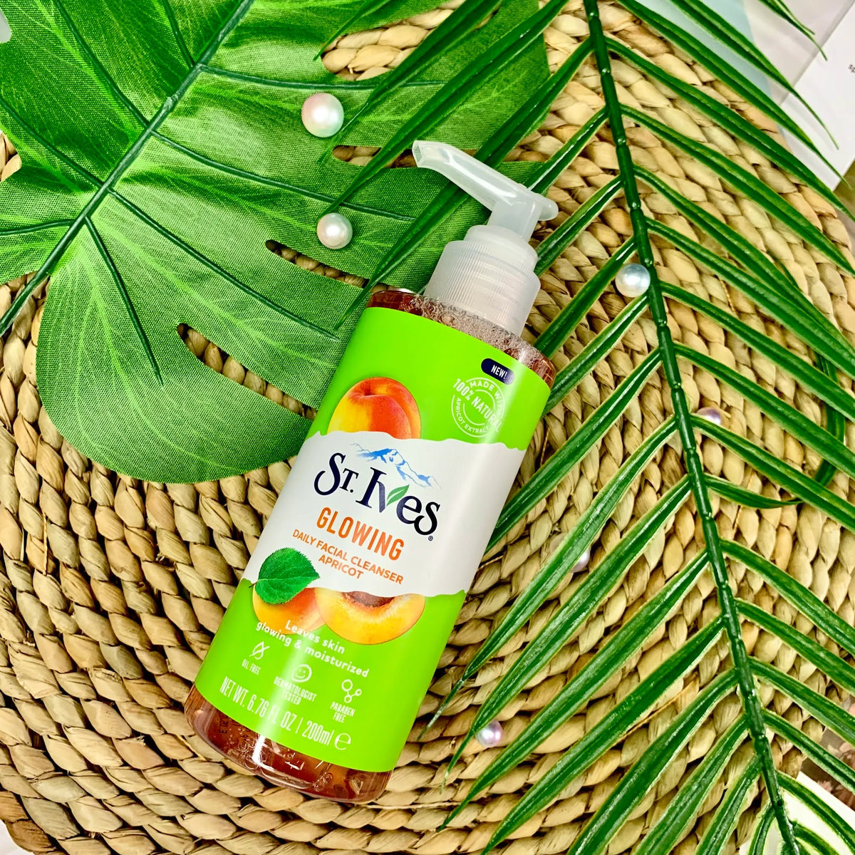 St. Ives Glowing Apricot Daily Facial Cleanser 200ml Original - Buy Online in Pakistan at Cosmia.pk