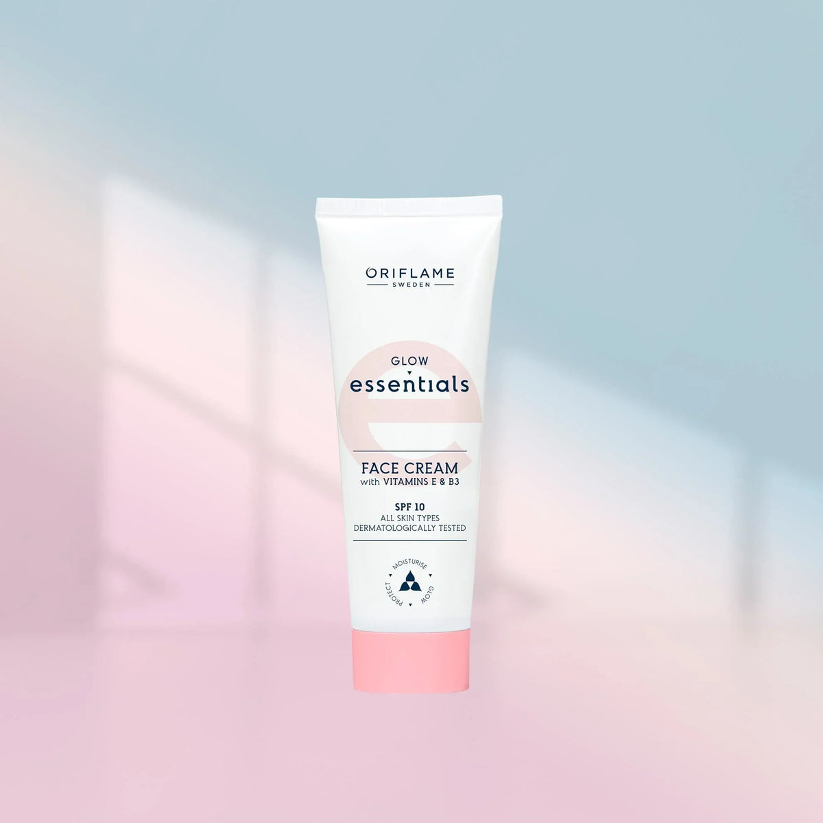 Oriflame Glow Essentials Face Cream with Vitamins E & B3 SPF 10 - Buy Online in Pakistan at Cosmia.pk